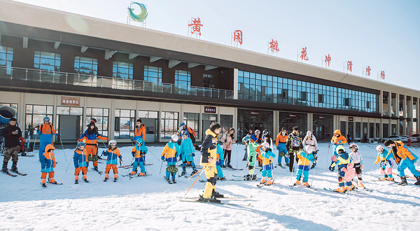 黄冈桃花冲滑雪场
