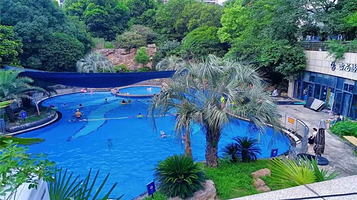 中大简界花园式游泳池