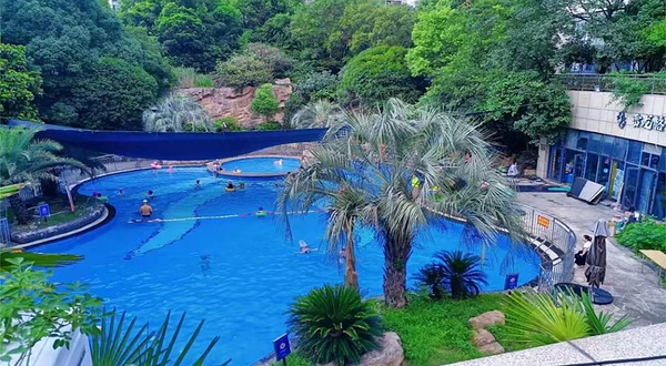 中大简界花园式游泳池