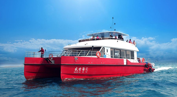 青岛湾旅游码头游船观光