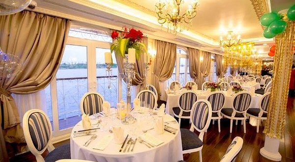 西贡河公主号游船