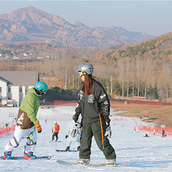 青岛融创藏马山滑雪场