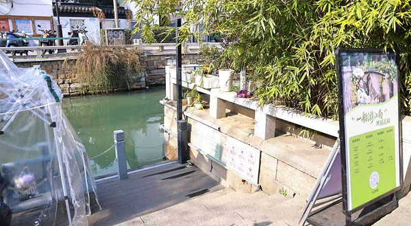 苏州水巷游双塔码头游船