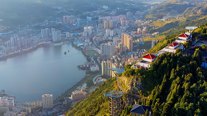 老阴山景区玻璃栈道第 11 张图片