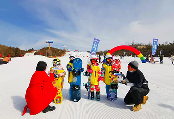 九龙国际滑雪场第 24 张图片