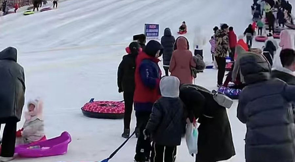 十里雪果冰雪乐园