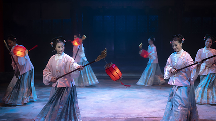 微空间实景演艺楼秀《好事来临》第 3 张图片