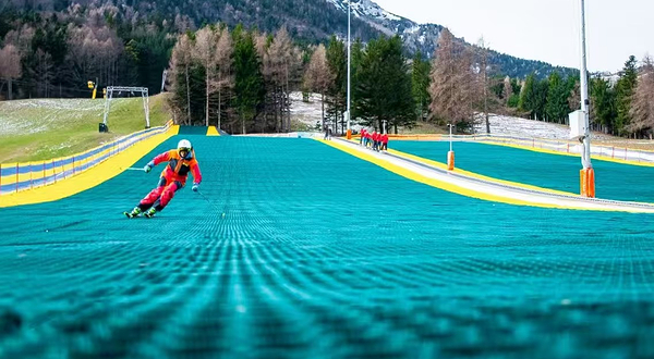 白鹿原影视城滑雪场