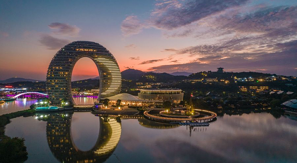 湖州太湖月亮温泉酒店灯光秀