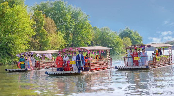 浏阳河水韵湾洲竹筏漂流