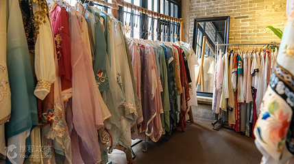 慕轩汉服·古装摄影基地(沙湾古镇店)第 3 张图片