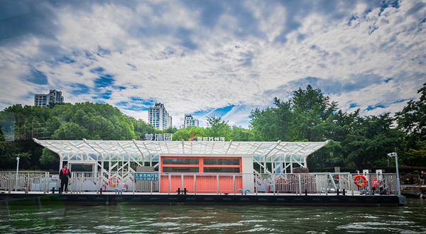 苏州河游览梦清园码头游船