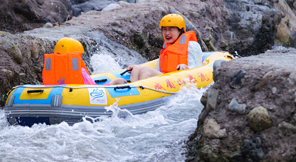 峨眉山漂流