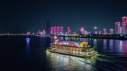 武汉两江游览·月亮湾码头(夜游长江)第 3 张图片