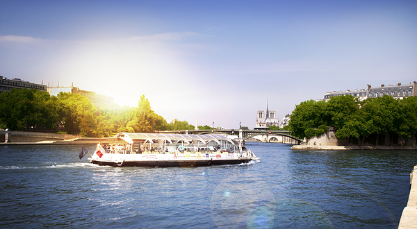 Batobus巴黎塞纳河水上巴士