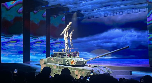 《特种兵》—中国首部现代军事题材极限艺术演·展秀