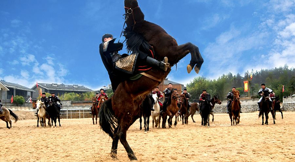 女儿城巴蔓子剧场