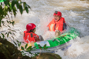 百色大王岭漂流景区