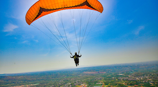 洛阳万安山滑翔伞飞行营地