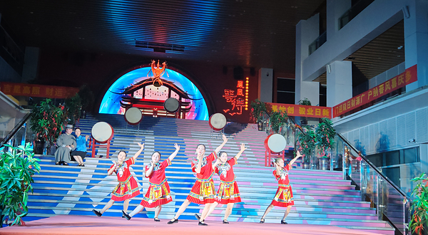 凤凰等待沉浸式体验中心