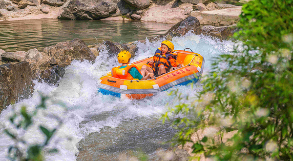 卧龙胜境丛林探险漂流