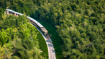 窑湖小镇云上的小火车