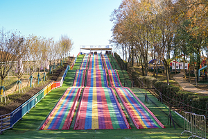 阳春山月·枫FUN游乐度假村