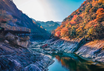 燕子河大峡谷第 8 张图片