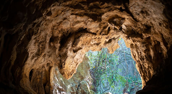 阿哈湖湿地公园天然白龙洞