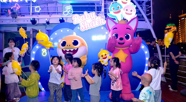 “快乐船长”黄浦江游船