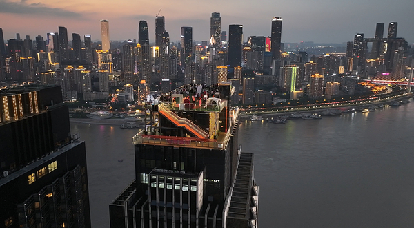 重庆城上天幕乐游观光塔