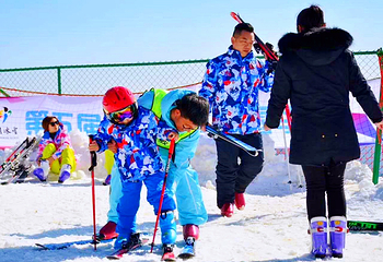 五峰国际滑雪场第 7 张图片