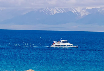 赛里木湖月亮湾-湖心岛游艇之旅第 3 张图片