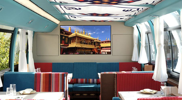 拉萨双层美食主题观光巴士