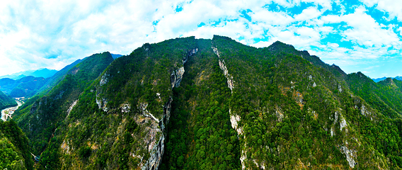 罗霄山大裂谷风景区第 5 张图片