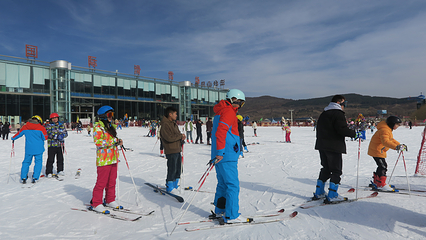 松鸣岩国际滑雪场第 7 张图片