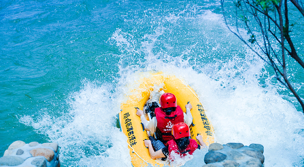 安吉隐将谷瀑布漂流
