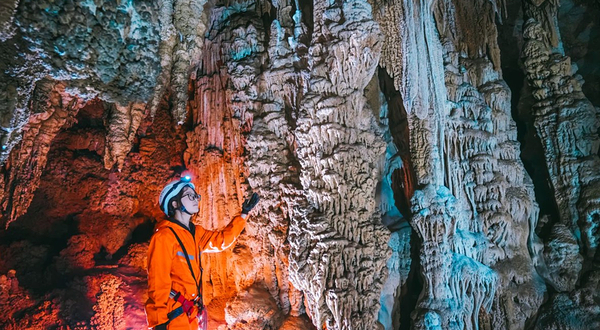 中国天眼·星洞探险