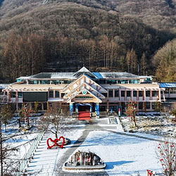 神农架中和国际滑雪场