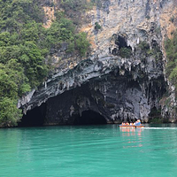 巴马百鸟岩