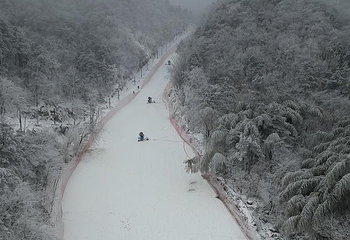 大别山滑雪旅游度假区第 4 张图片