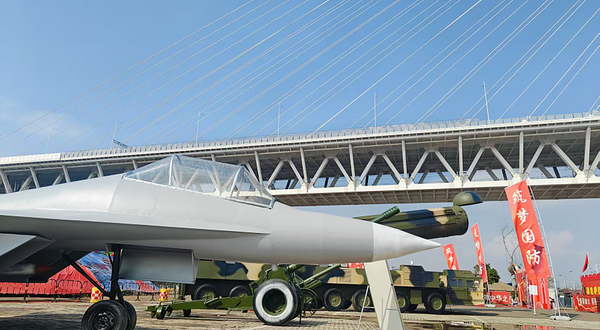 东风耀山城·硬核军备新春秀