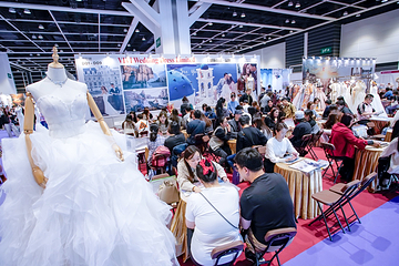 第123届香港结婚节暨秋日婚纱展｜一站式婚礼服务｜中西式婚宴场地｜消费大抽奖 | 17+热卖饼卡礼券品牌第 9 张图片