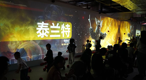 100艺术馆·经典奥特曼主题展(上海梅奔店)