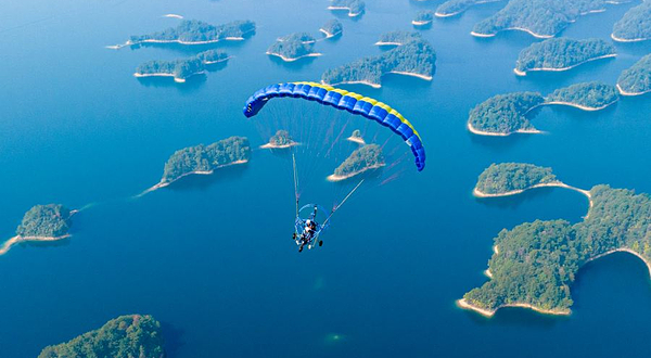 千岛湖云上滑翔伞飞行营地