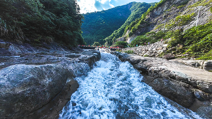 霍山十二闯瀑布漂流第 8 张图片