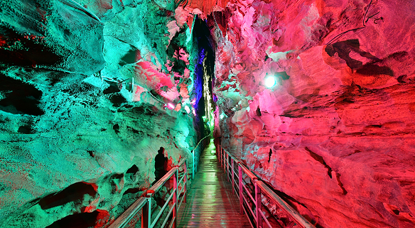 十二背后·地下裂缝景区