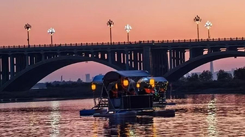 洛阳晴望阁码头游船