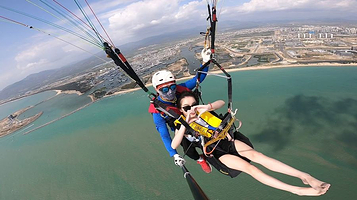 东疆湾沙滩滑翔伞基地