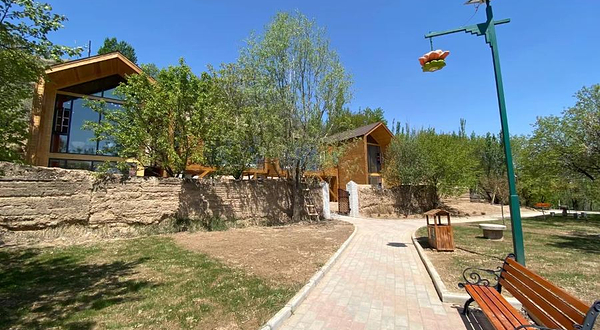 黄土塬牡丹山庄